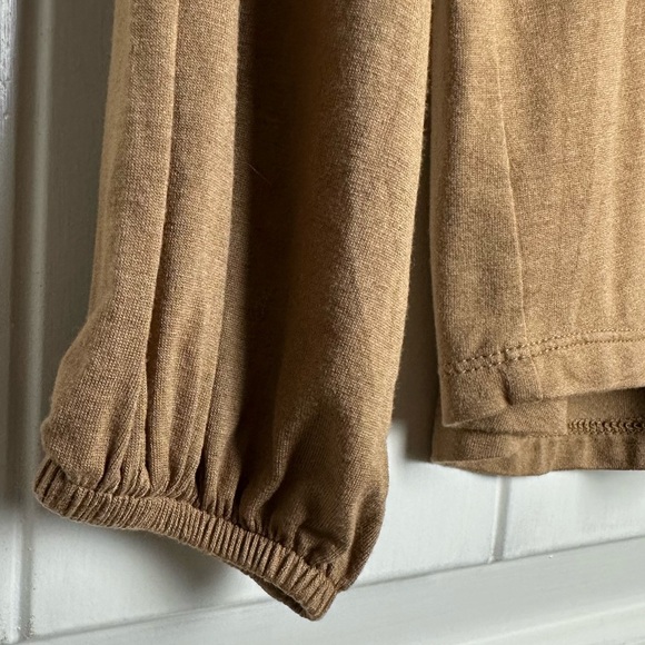 Chico’s trendy keyhole Carmel tan flowy long sleeve top size Small - Picture 5 of 7